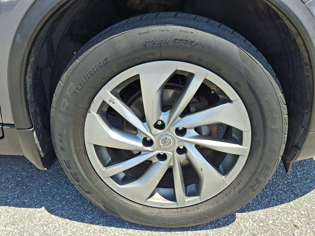 Used 2015 Gray Nissan SL image 9