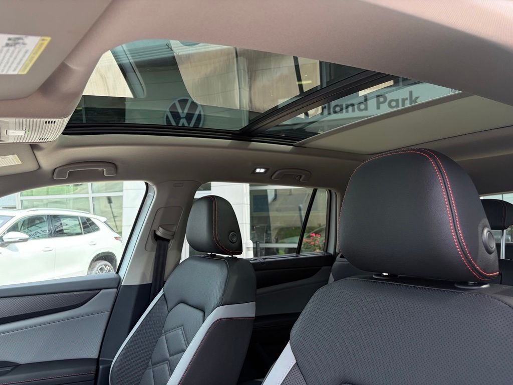 New 2026 Opal White Pearl Volkswagen 2.0T Peak Edition image 16