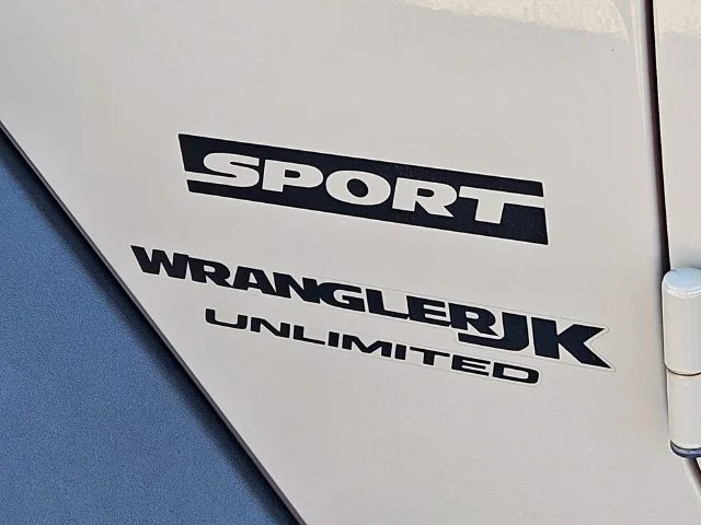Used 2018  Jeep Unlimited Sport image 30