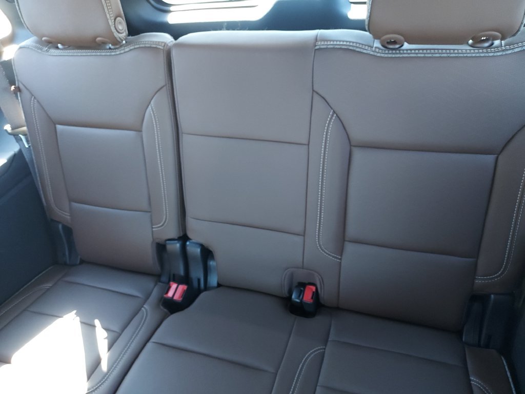 Used 2022 White Chevrolet High Country image 25