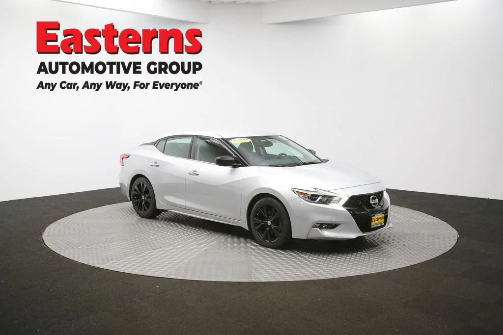 Used 2018 Silver Nissan 3.5 S image 48