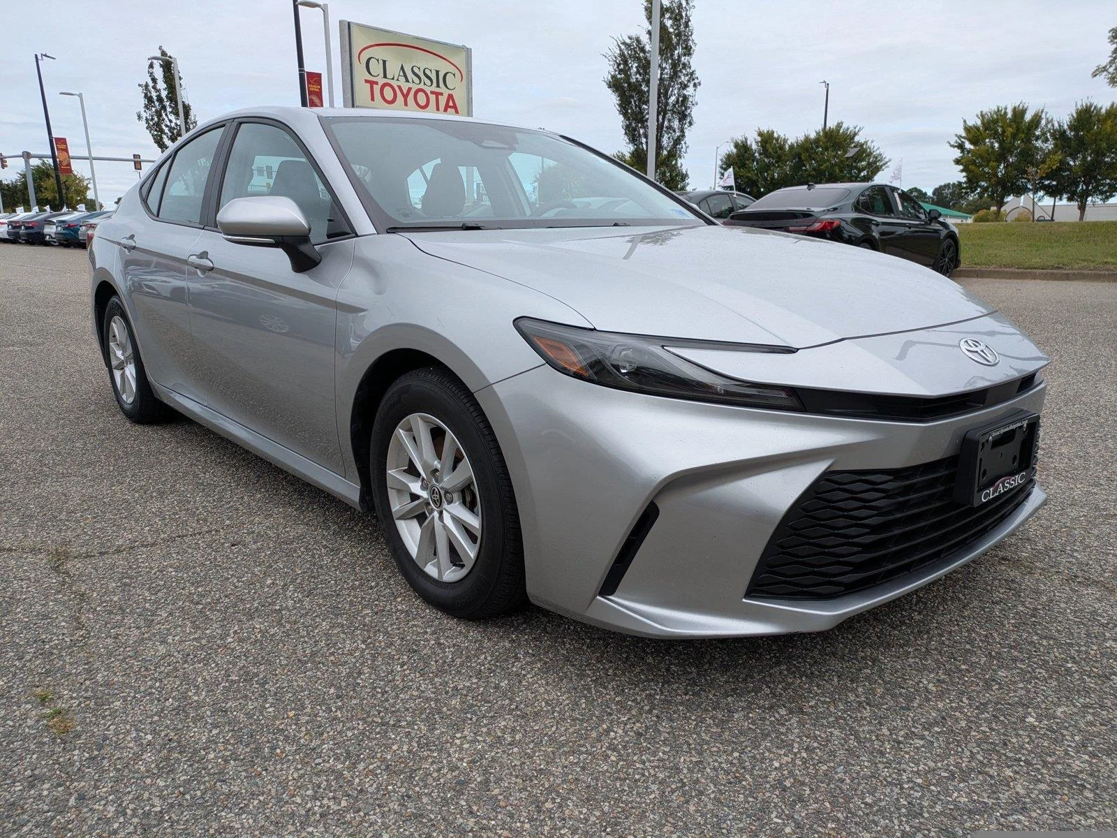 Used 2025  Toyota LE image 2