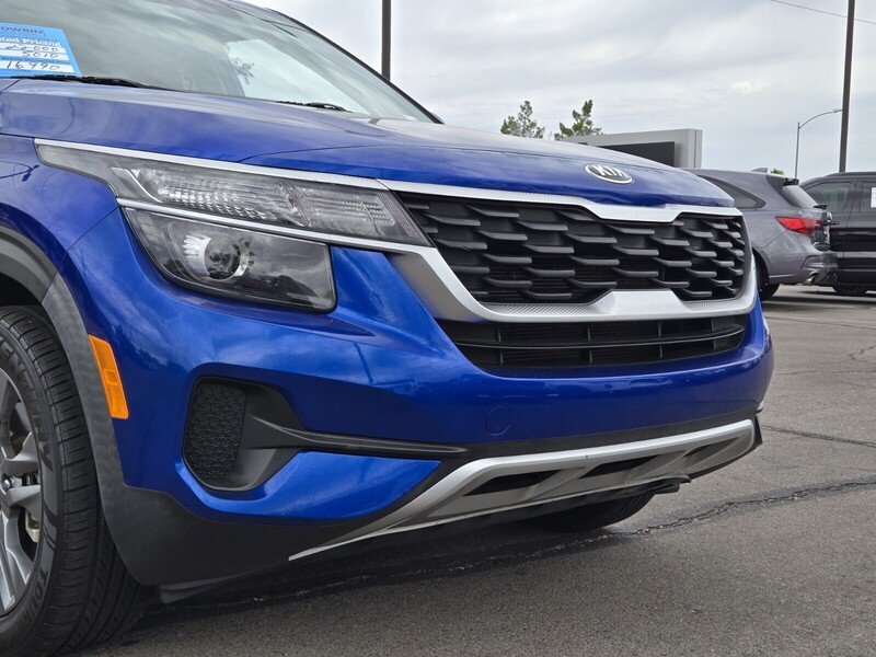Used 2021 Blue Kia LX image 9