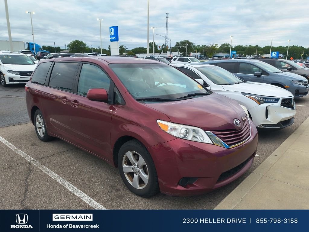 2015 Toyota Sienna LE V6 7-Passenger Access Seat's photo