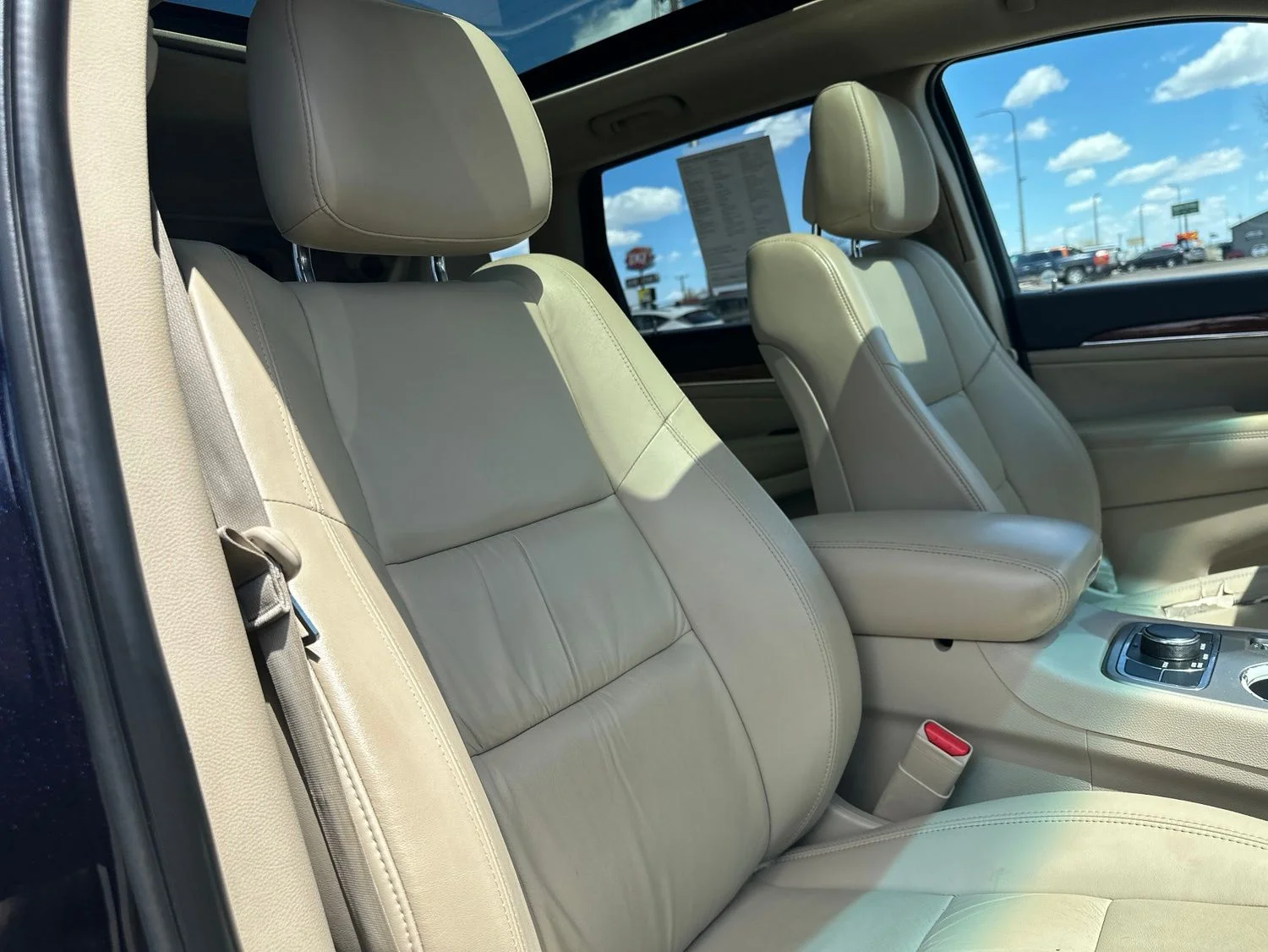 Used 2011 Black Jeep Limited image 34