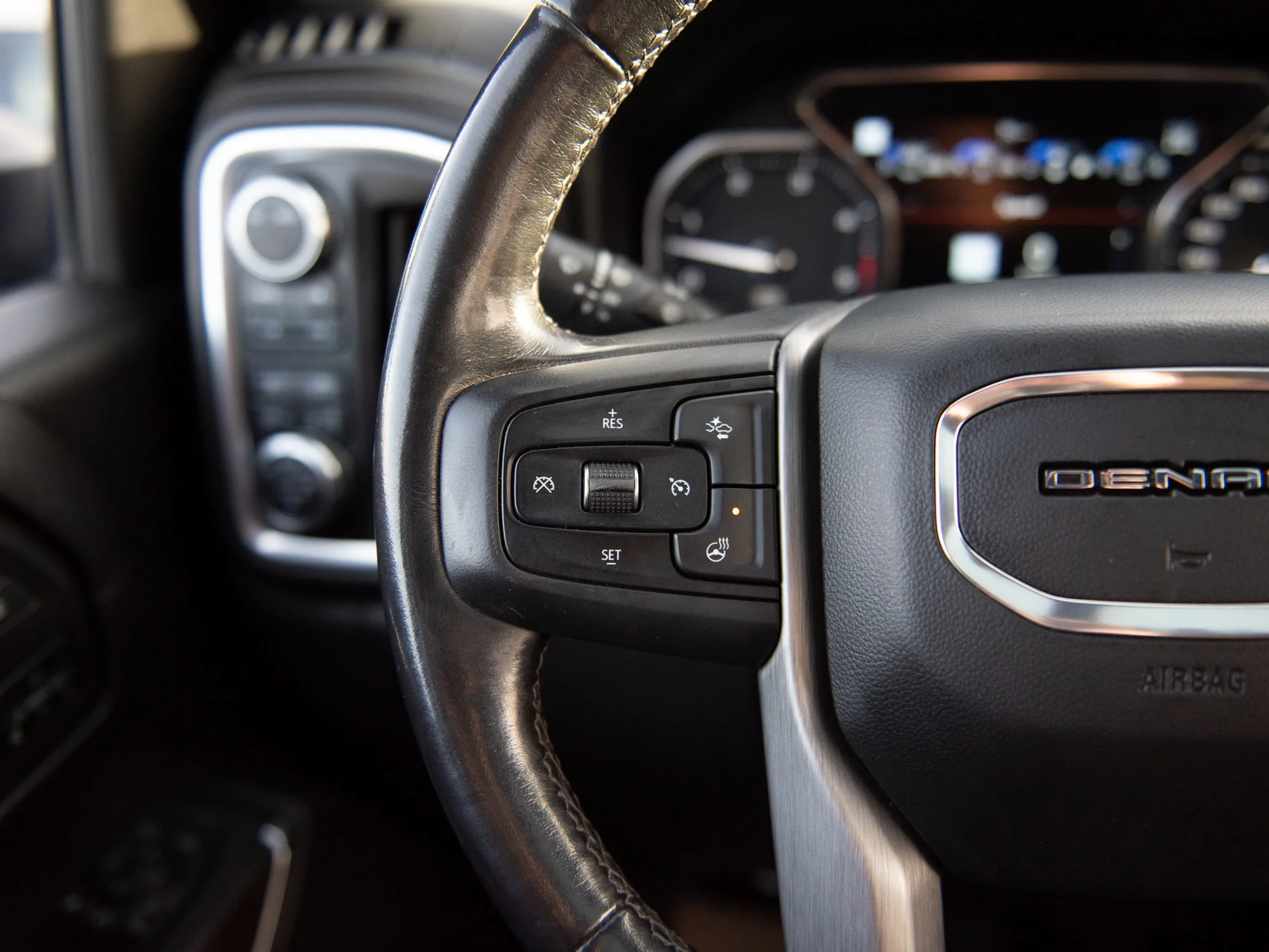 Used 2022 Black GMC Denali* Crew Cab 4x4, 3M PPF, Heated/Ventilated Seats & Wheel, Sunroof, Tonneau Cover image 24