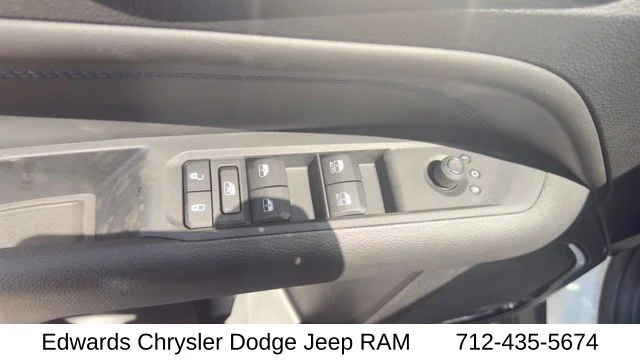New 2026 White Jeep Latitude image 18