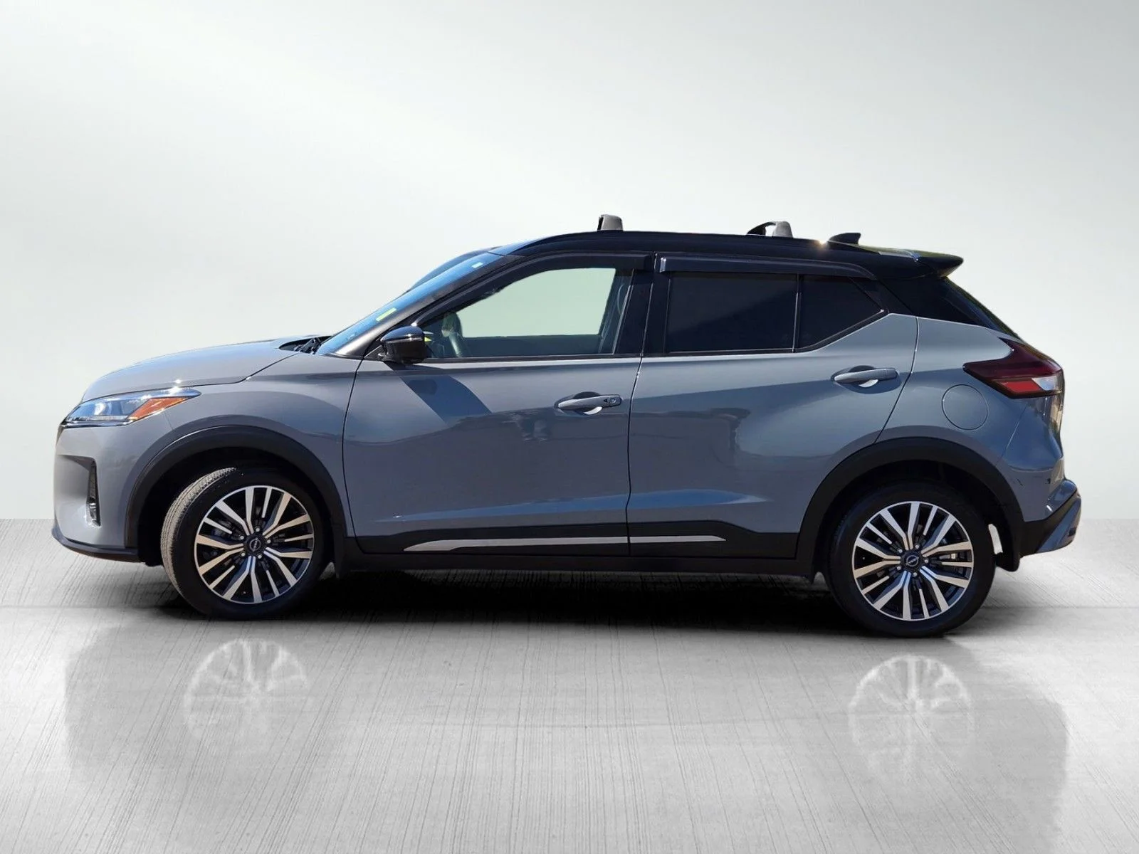 Used 2024 Gray/Super Black Nissan SR image 8