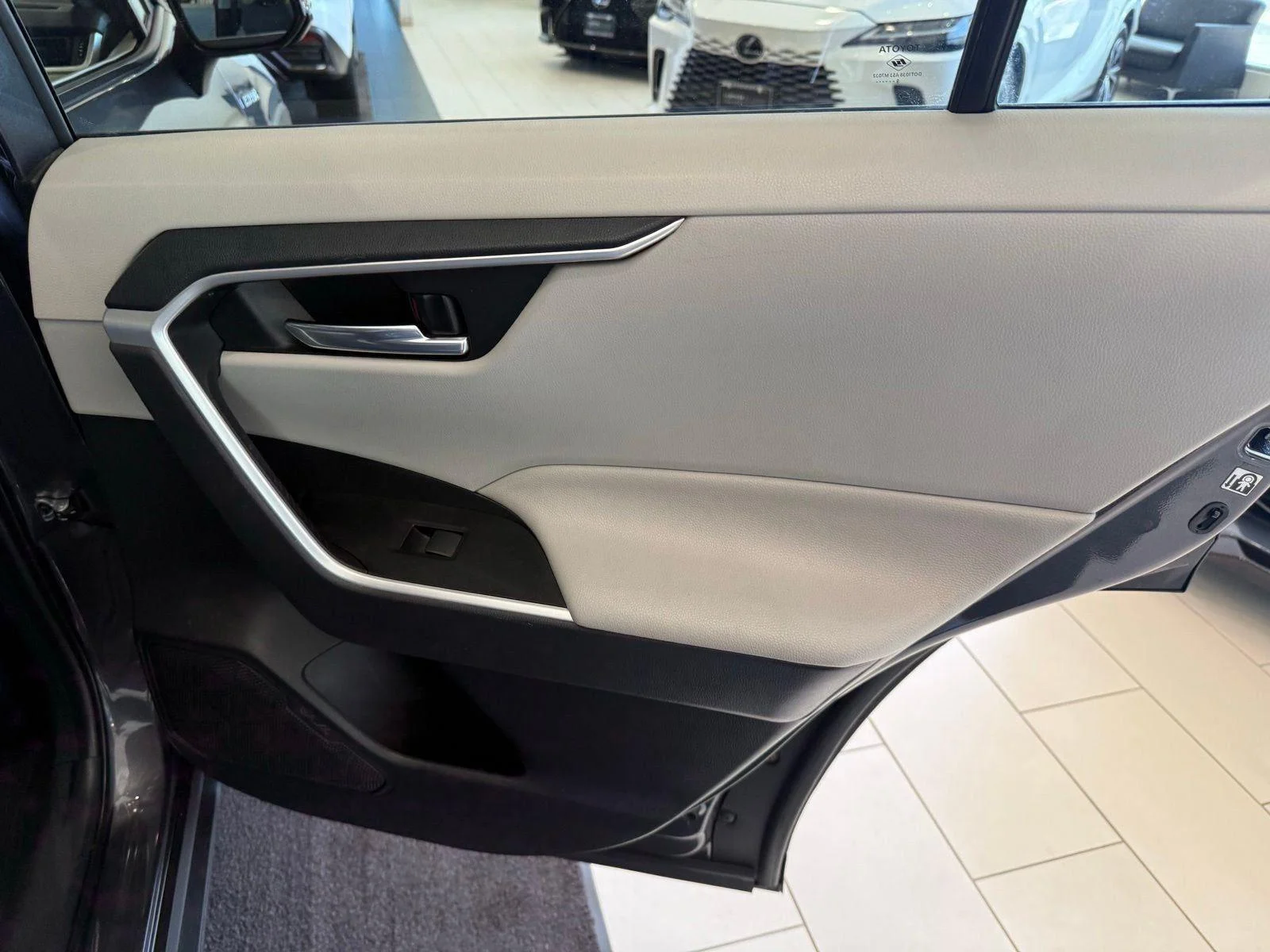 Used 2019 Magnetic Gray Metallic Toyota XLE image 41