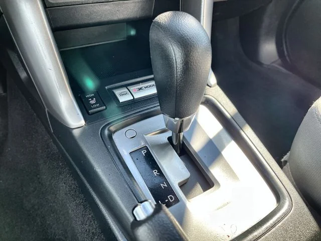 Used 2018 Silver Subaru 2.5i Premium image 23
