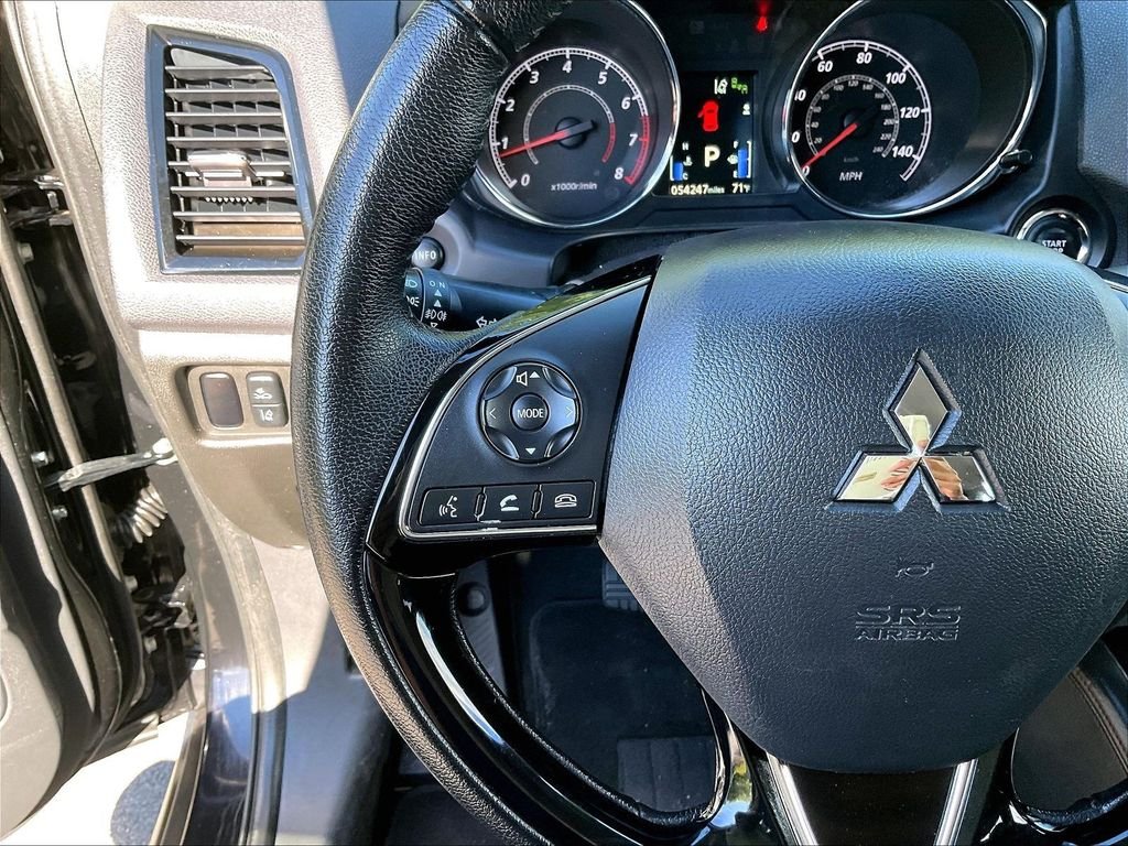 Used 2025 Gray Mitsubishi SE image 23
