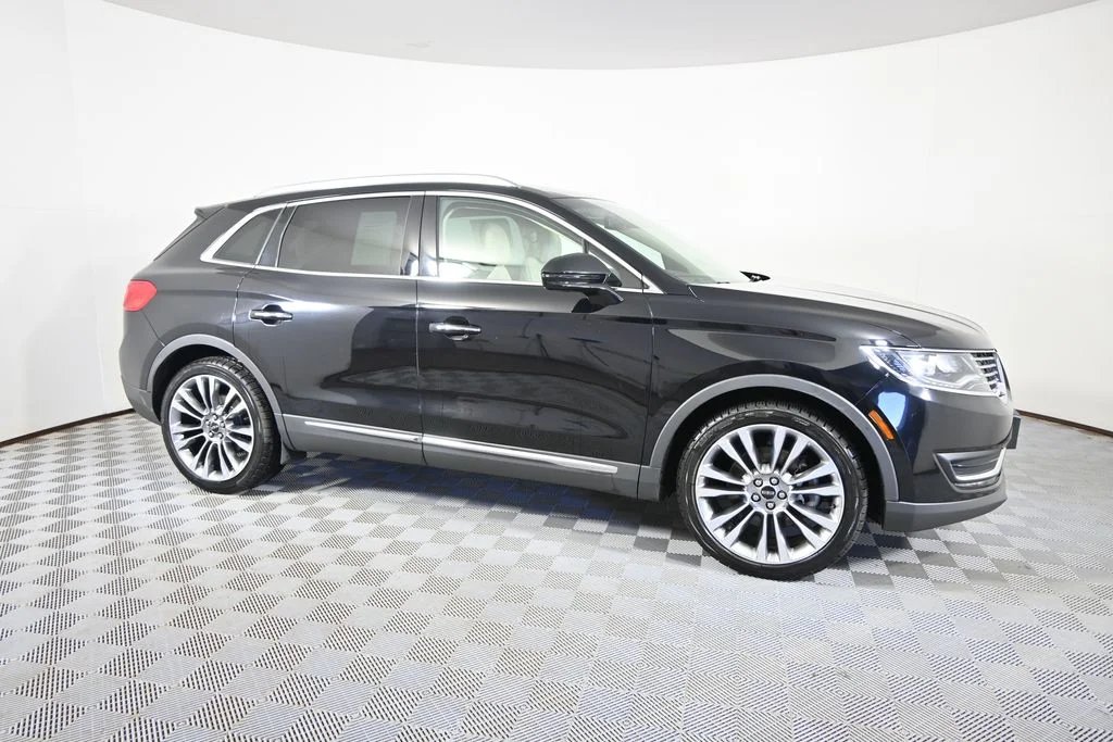 Used 2016 Black Lincoln Reserve image 8