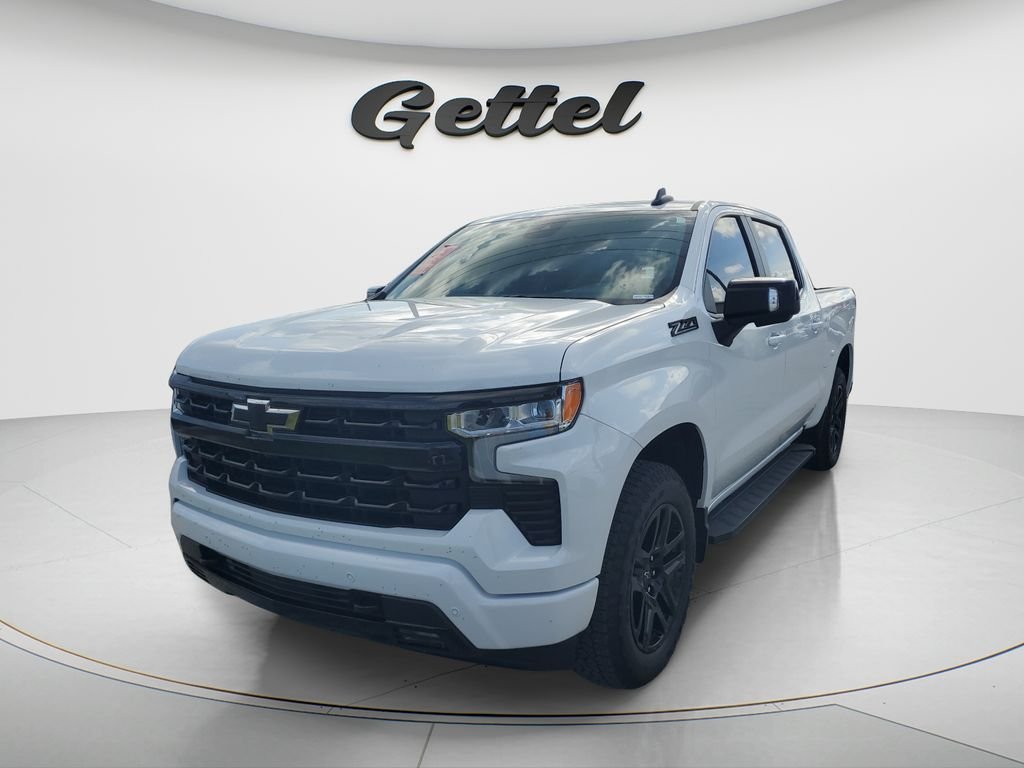 Used 2025 White Chevrolet RST image 1