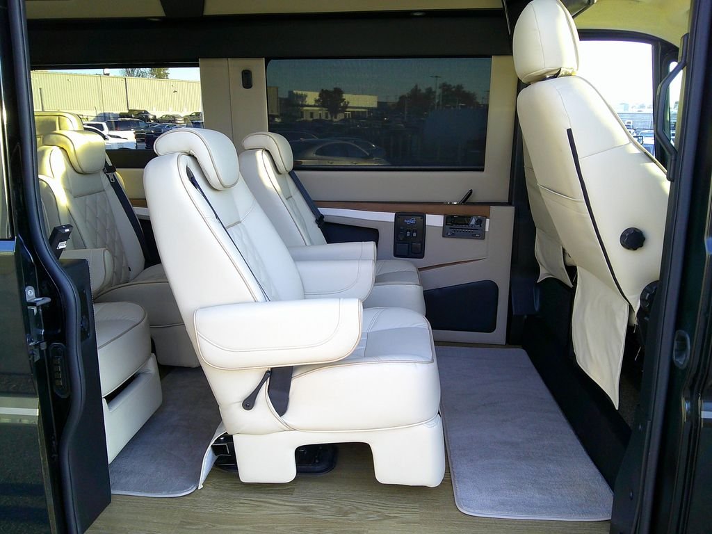 Used 2024 Black RAM High Roof image 26