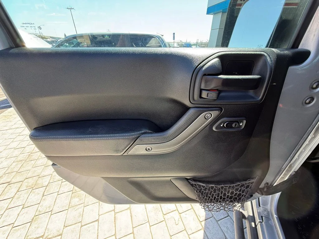 Used 2018 Silver Jeep Unlimited Sport image 31