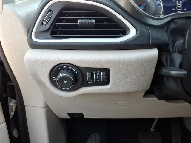 Used 2023 White Chrysler Touring L image 23