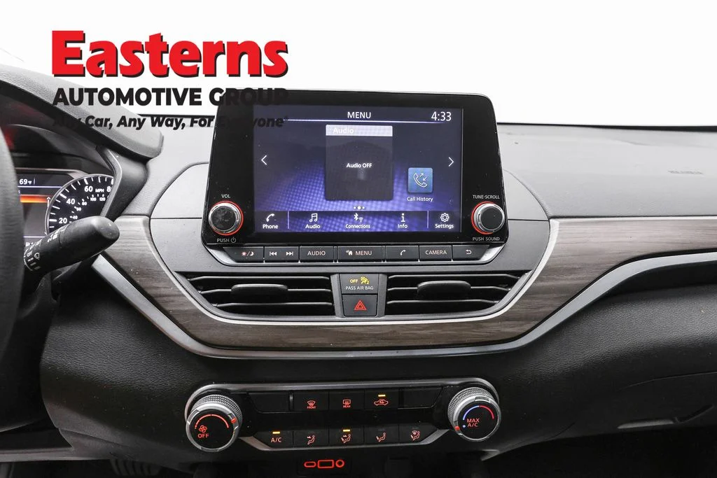 Used 2024 Black Nissan 2.5 SV image 12