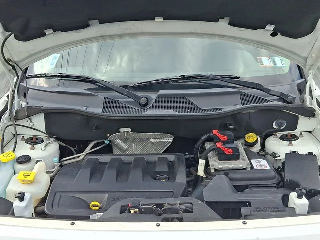 Used 2017 White Jeep Latitude image 30