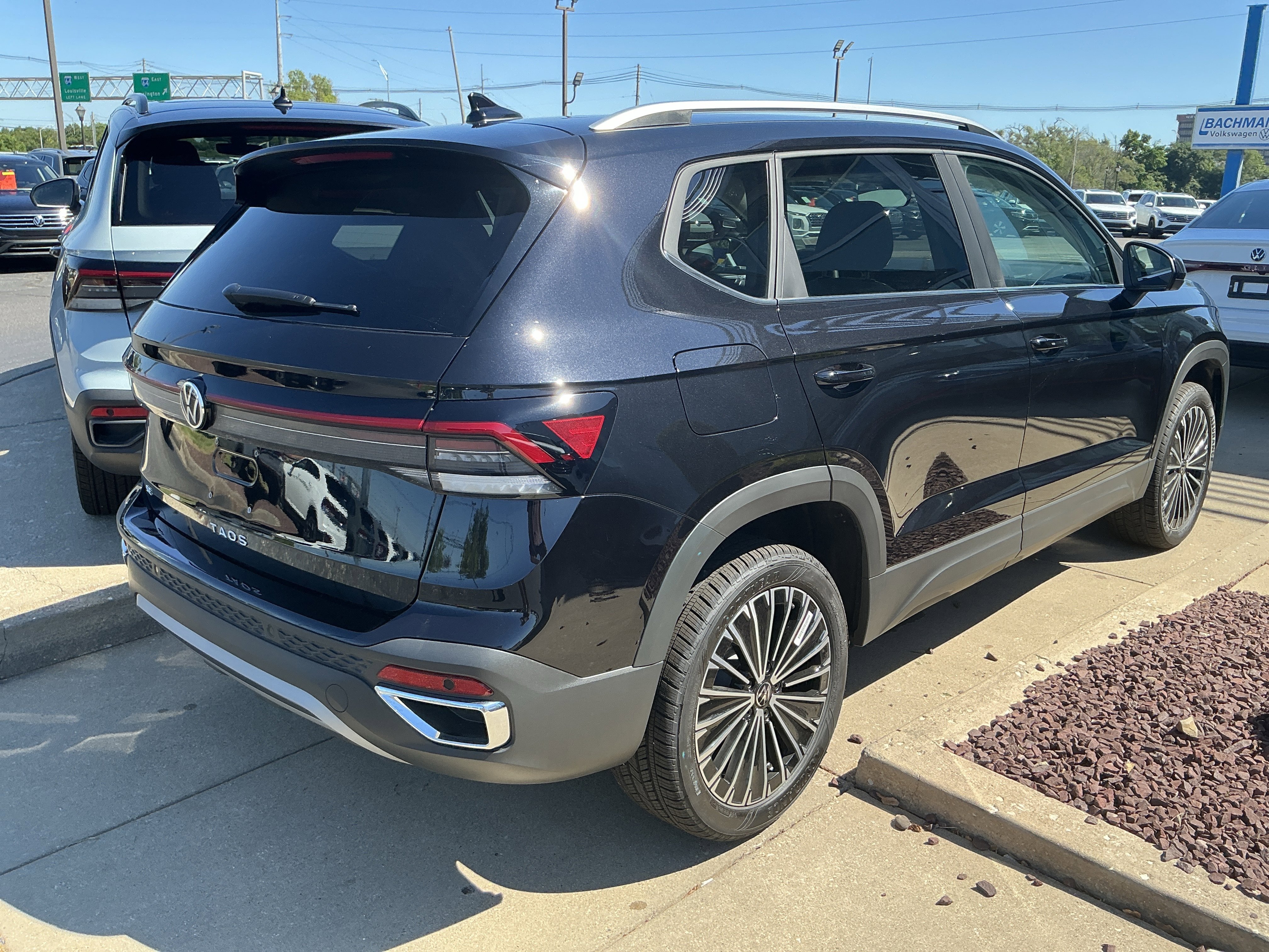 New 2026 Deep Black Pearl Volkswagen SE image 7