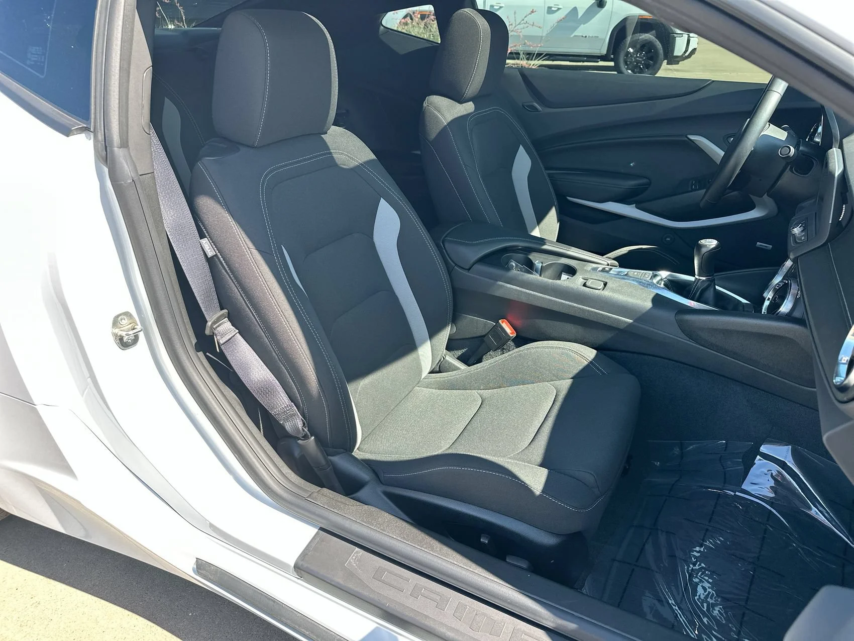 Used 2024 White Chevrolet 1LT image 24