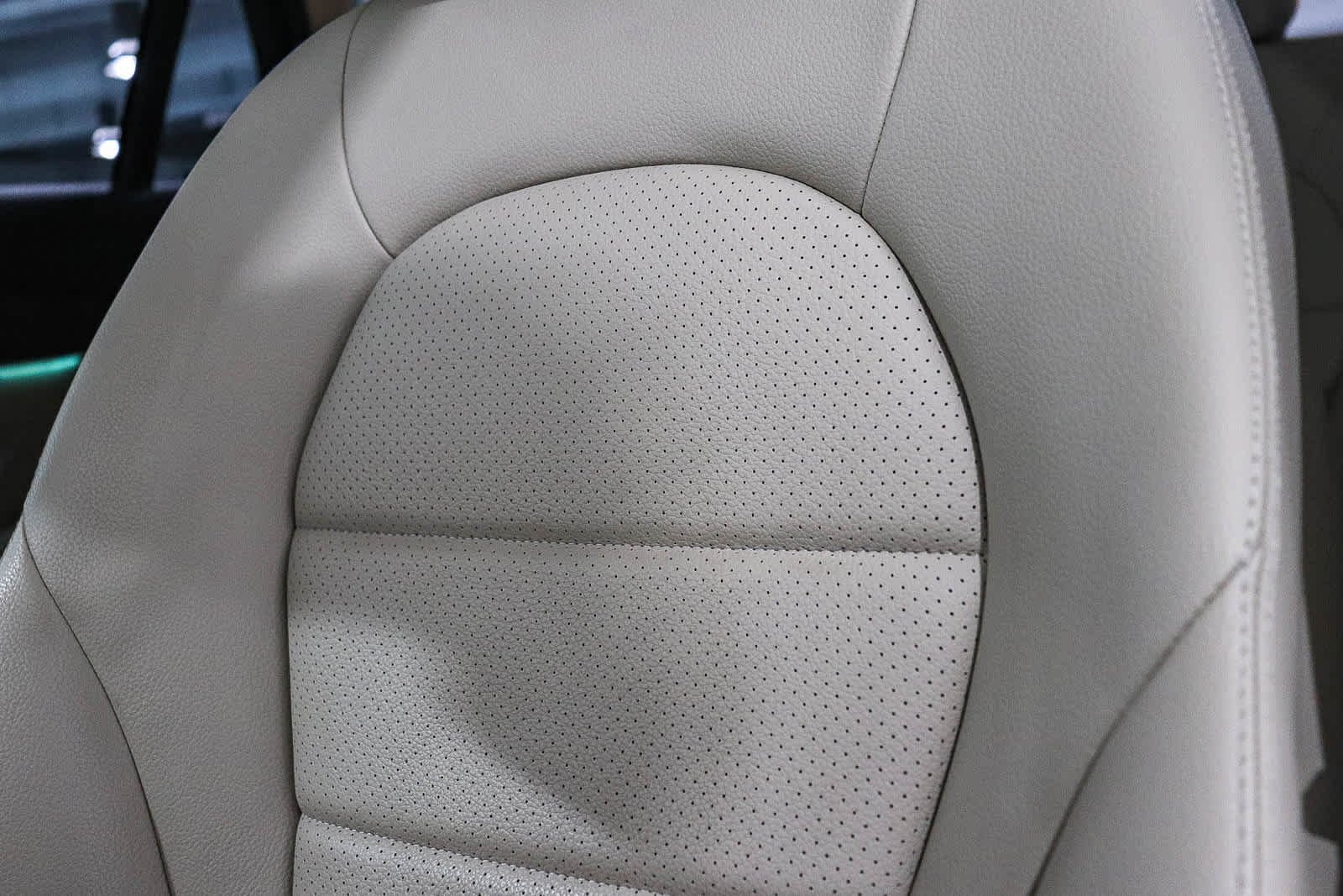 Used 2022 Polar White Mercedes-Benz GLC 300 image 27