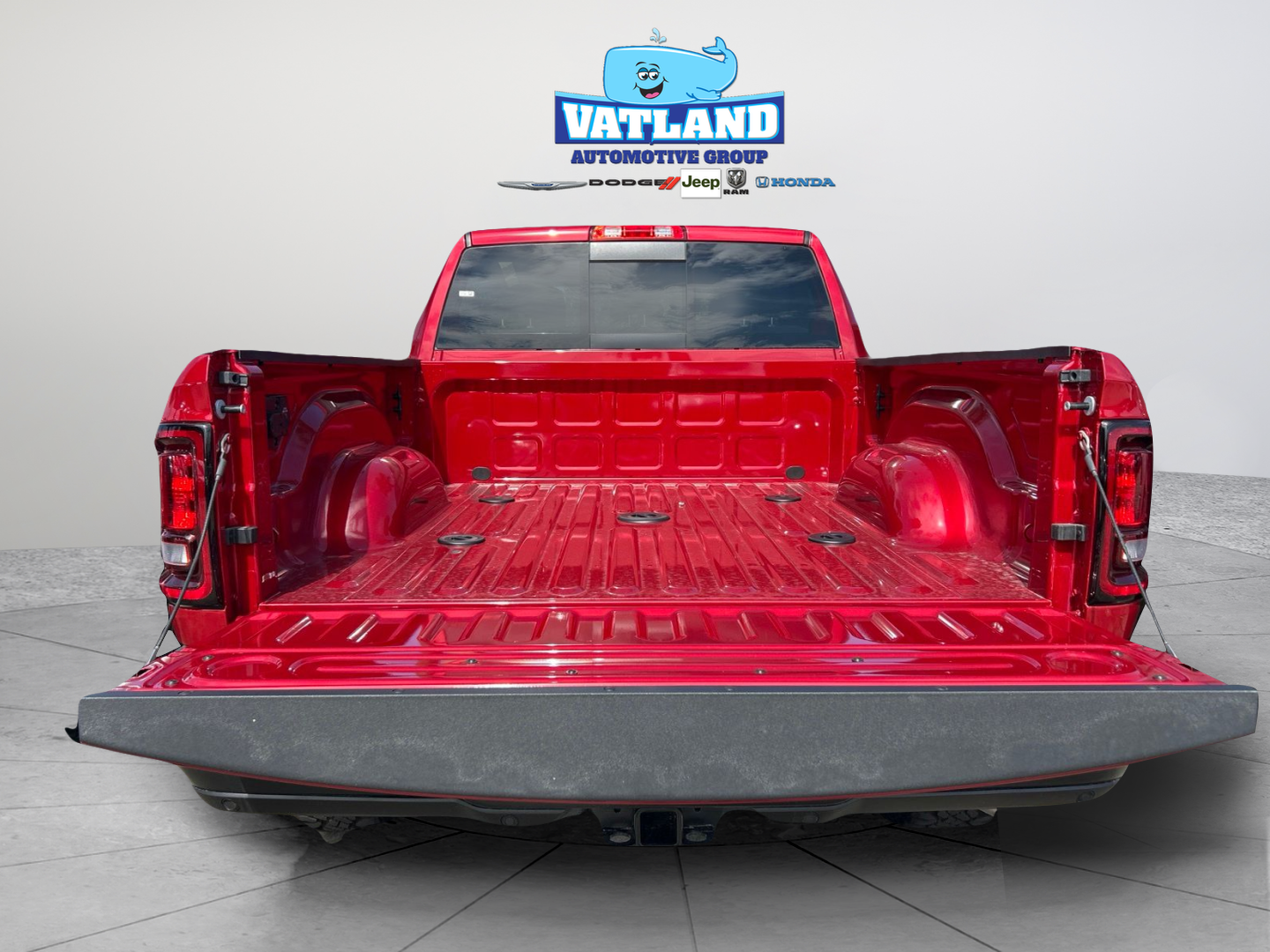 New 2026 Molten Red Pearl-Coat Exterior Paint RAM Tradesman image 35