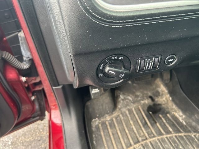 Used 2020 Octane Red Pearlcoat Dodge SXT image 15