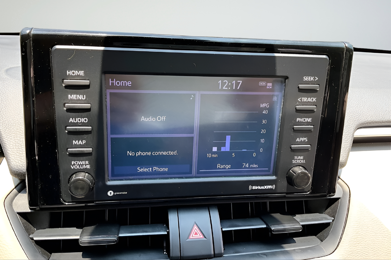 Used 2021  Toyota XLE image 22