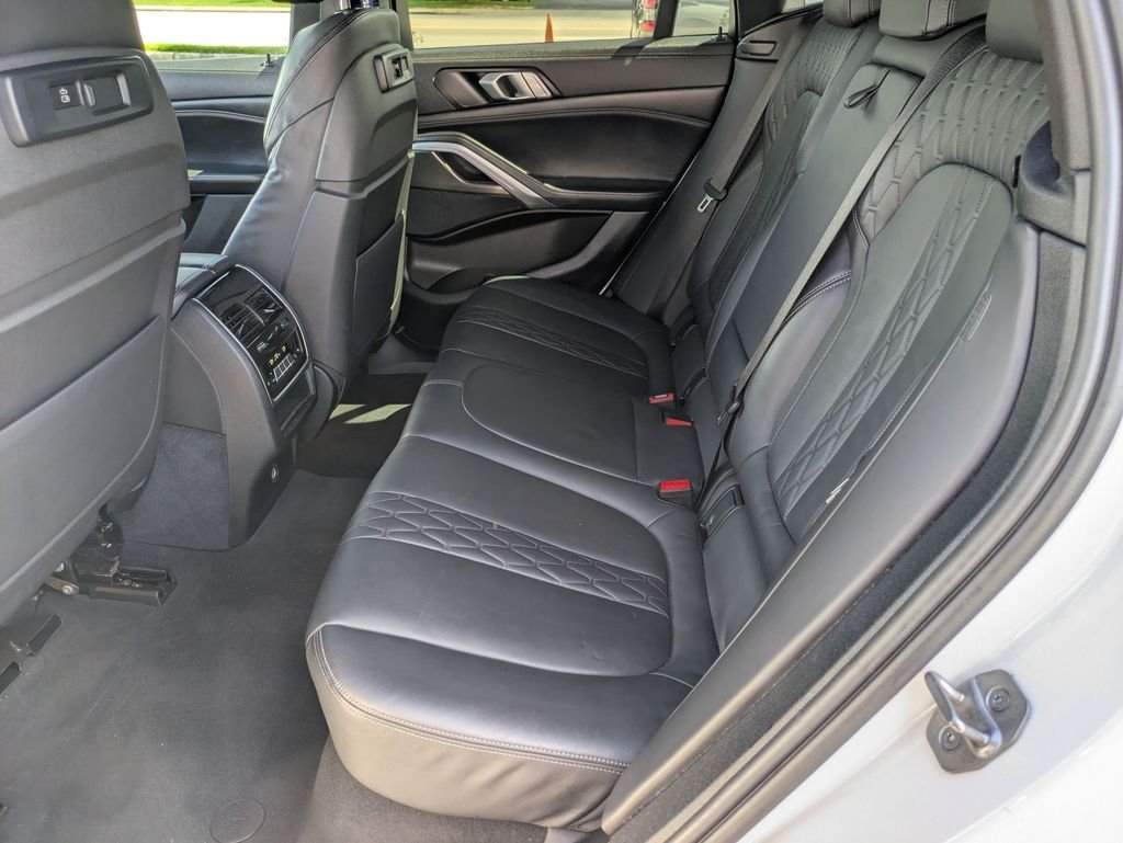 Used 2023 White BMW xDrive40i image 21