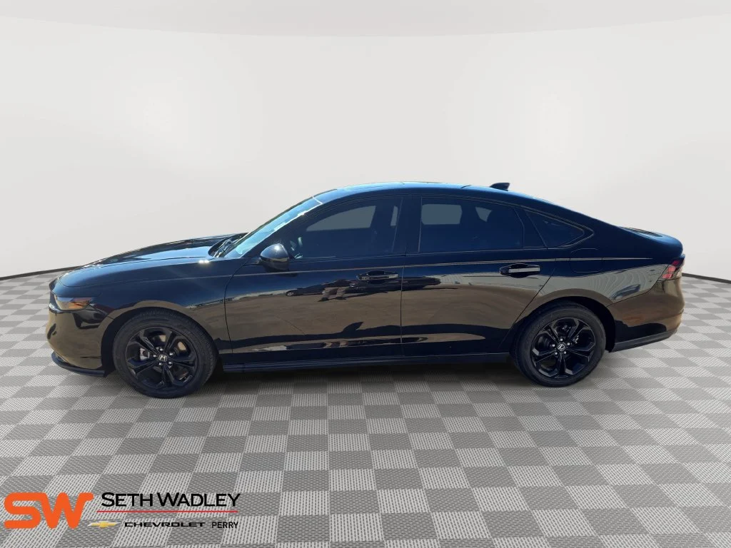 Used 2025 Black Honda SE image 4