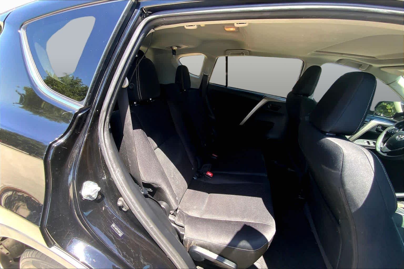 Used 2013 Black Toyota XLE image 19