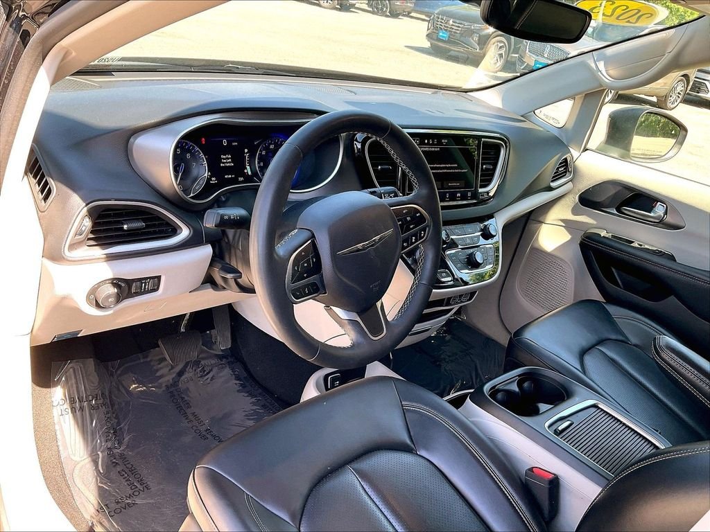 Used 2023 Black Chrysler Touring L image 8