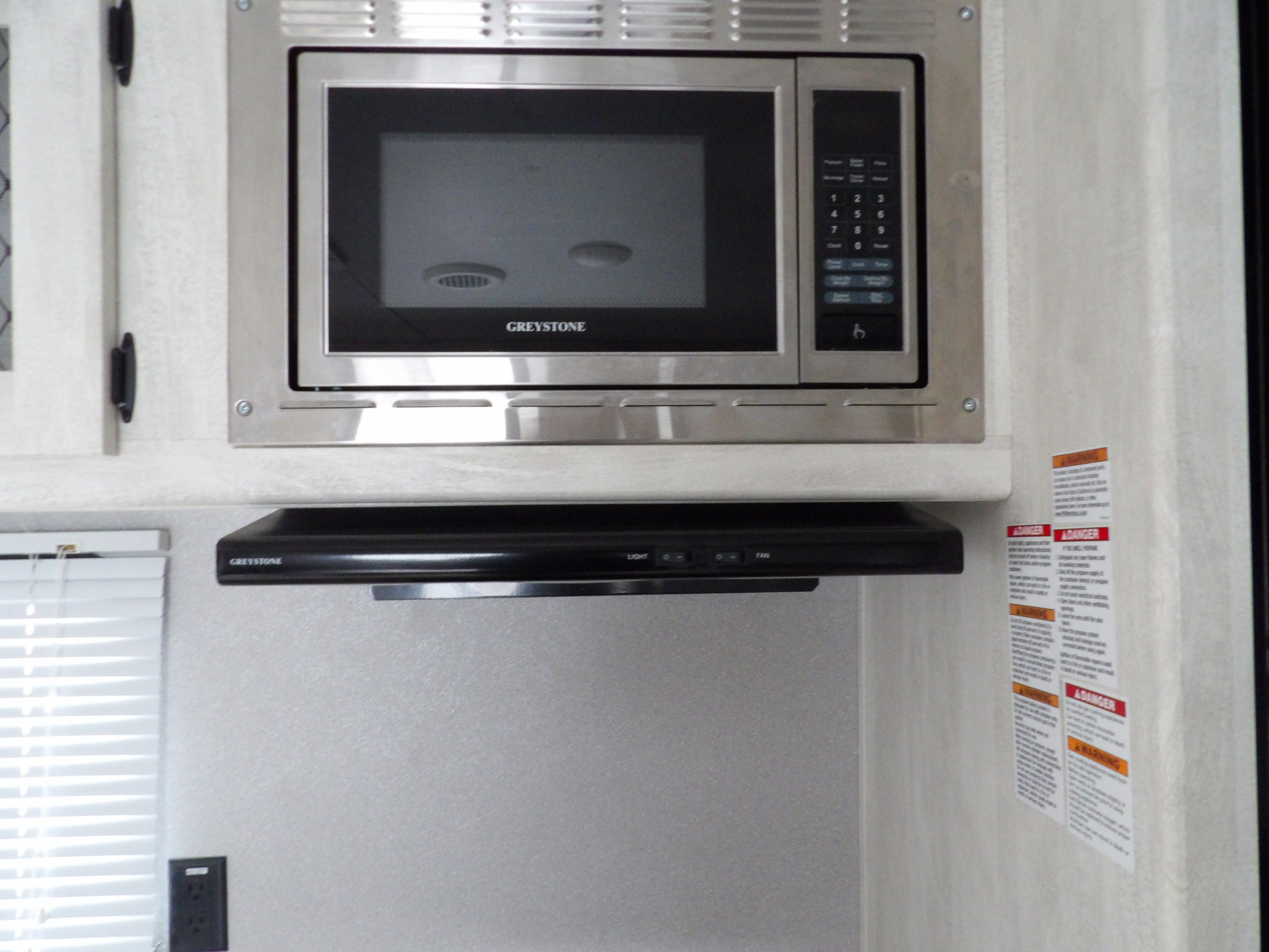 Used 2022  Forestriver 25RB image 7