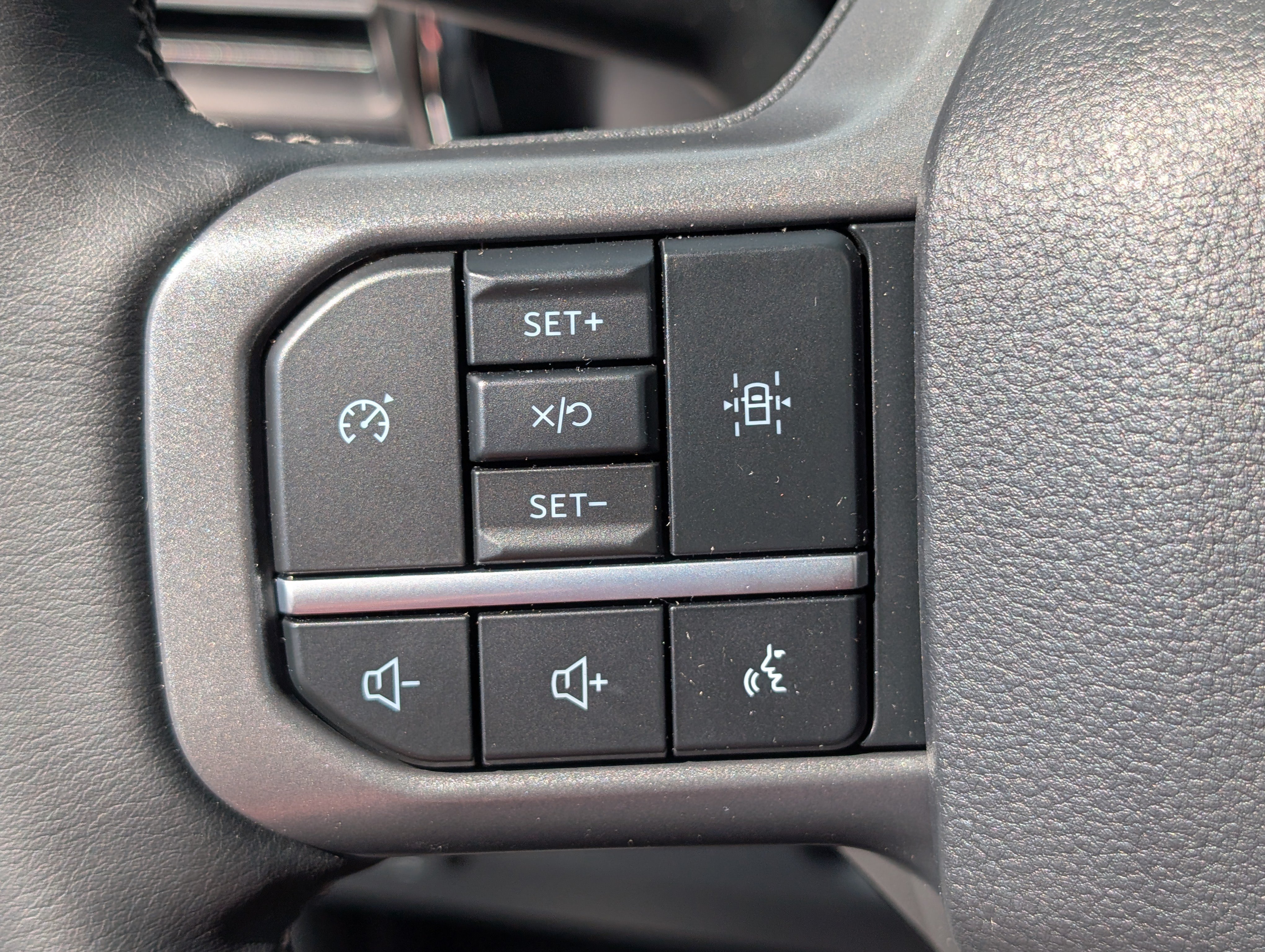 New 2026 Star White Metallic Tri-Coat FORD F-450® LARIAT® image 19