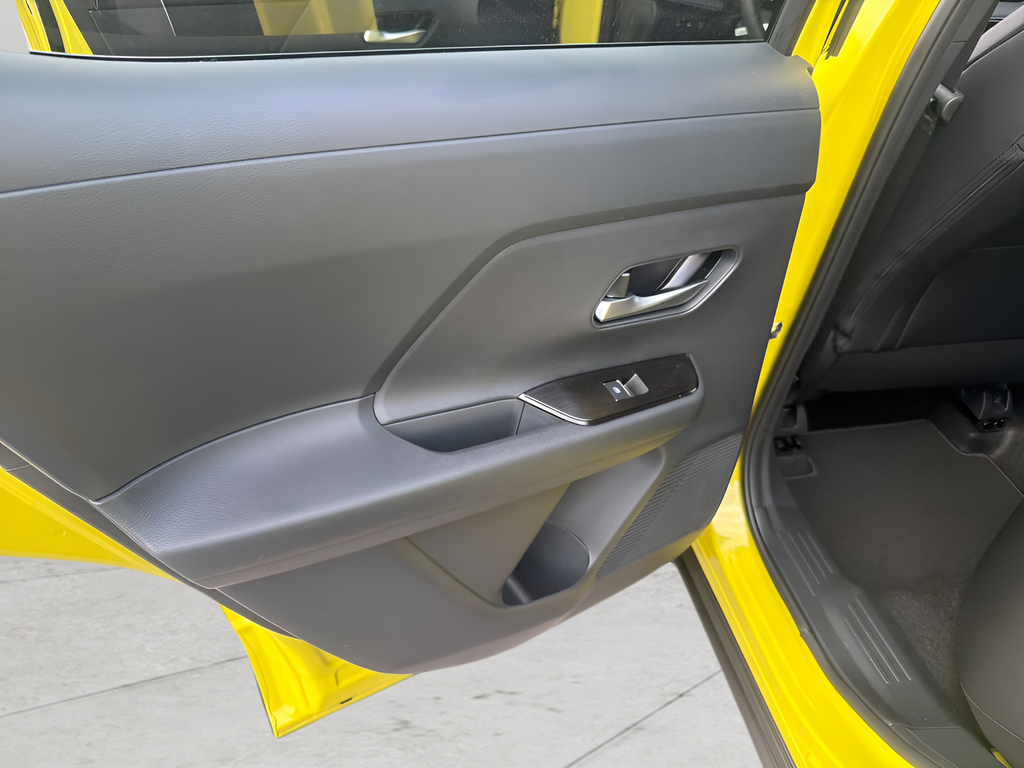 2026 Nissan KICKS SR - Photo 18