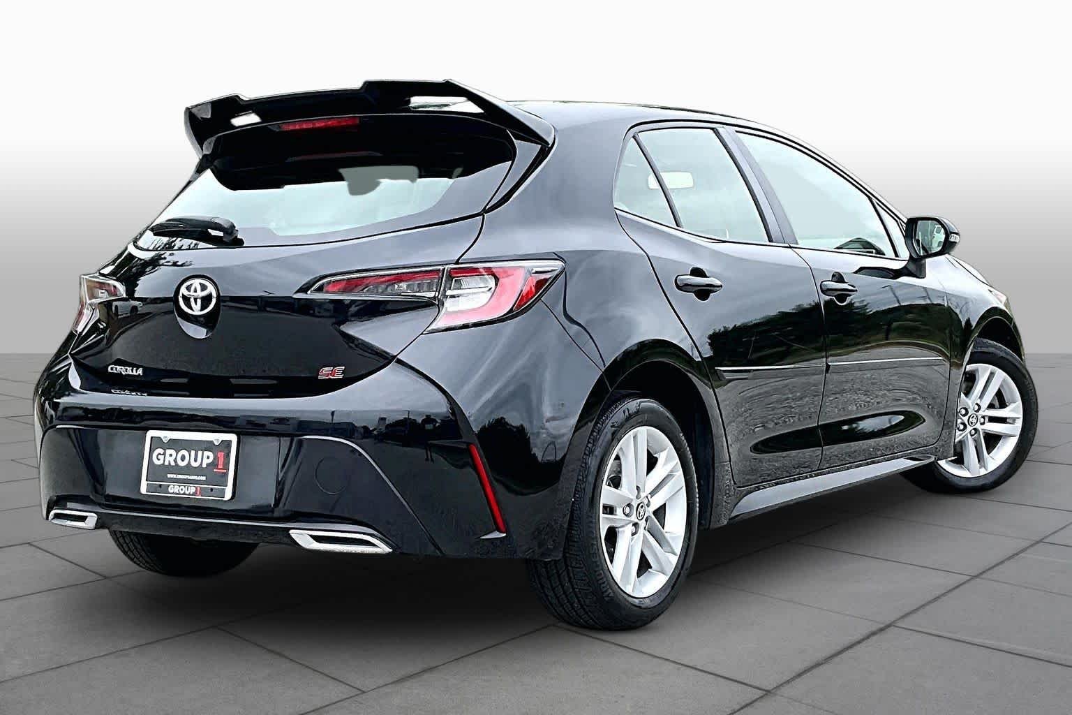 Used 2019 Midnight Black Metallic Toyota SE image 13