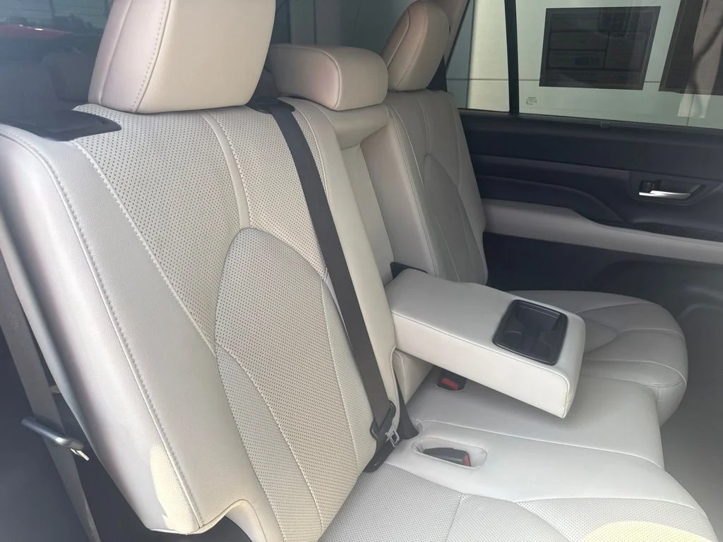 Certified Used 2024 Wind Chill Pearl Toyota Limited image 31