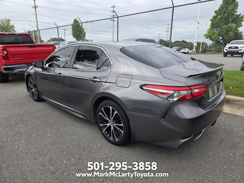 Used 2018 Gray Toyota SE image 6