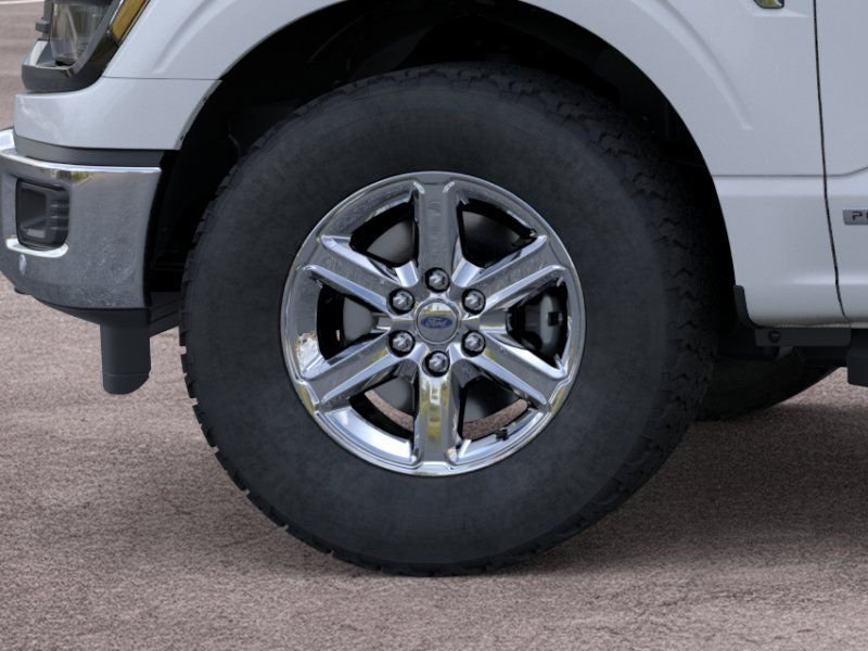 New 2025 Space White Metallic Ford XLT image 19