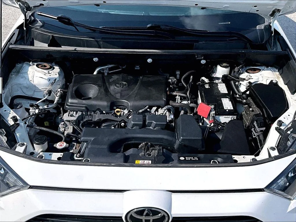 Used 2022 White Toyota LE image 11