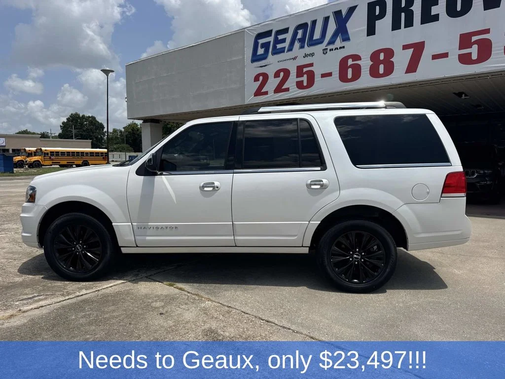 Used 2017 White Lincoln Select image 20