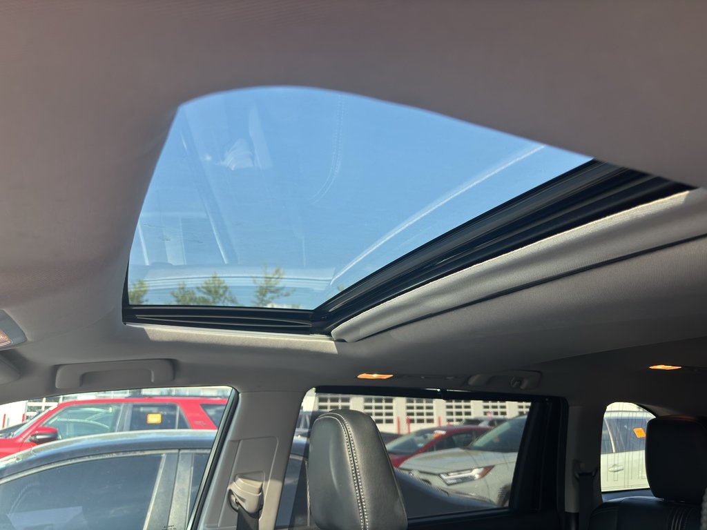 Used 2018 Blizzard Pearl Toyota SE image 7