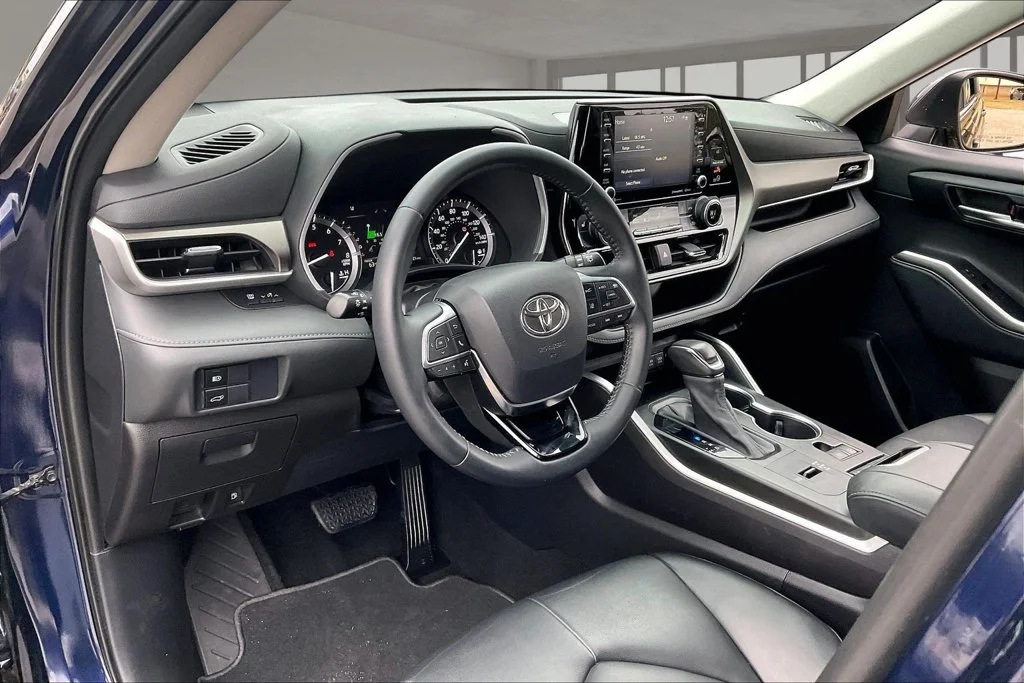 Used 2021 Blue Toyota XLE image 17