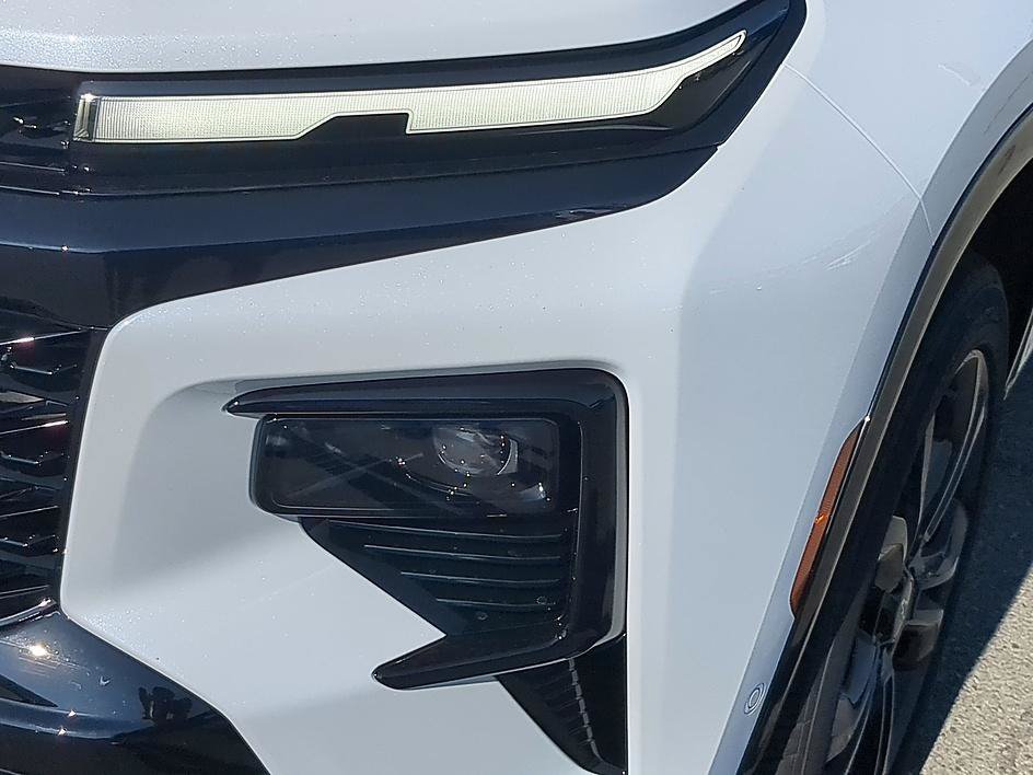 New 2027 Polar White Tricoat Chevrolet RS image 9