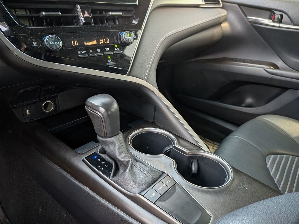 Used 2022 White Toyota SE image 19