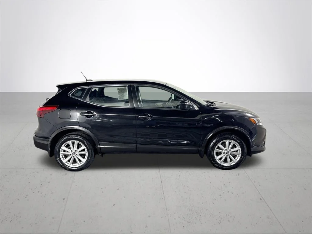 Used 2019 Black Nissan S image 5