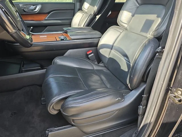 Used 2018 Black Velvet Lincoln Reserve image 17