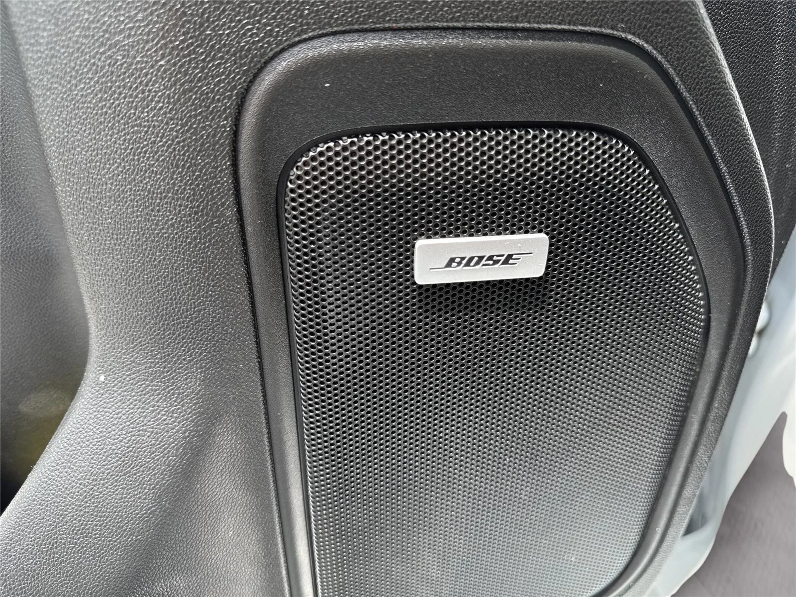 Used 2020 IRIDESCENT PEARL TRICOAT Chevrolet High Country image 39