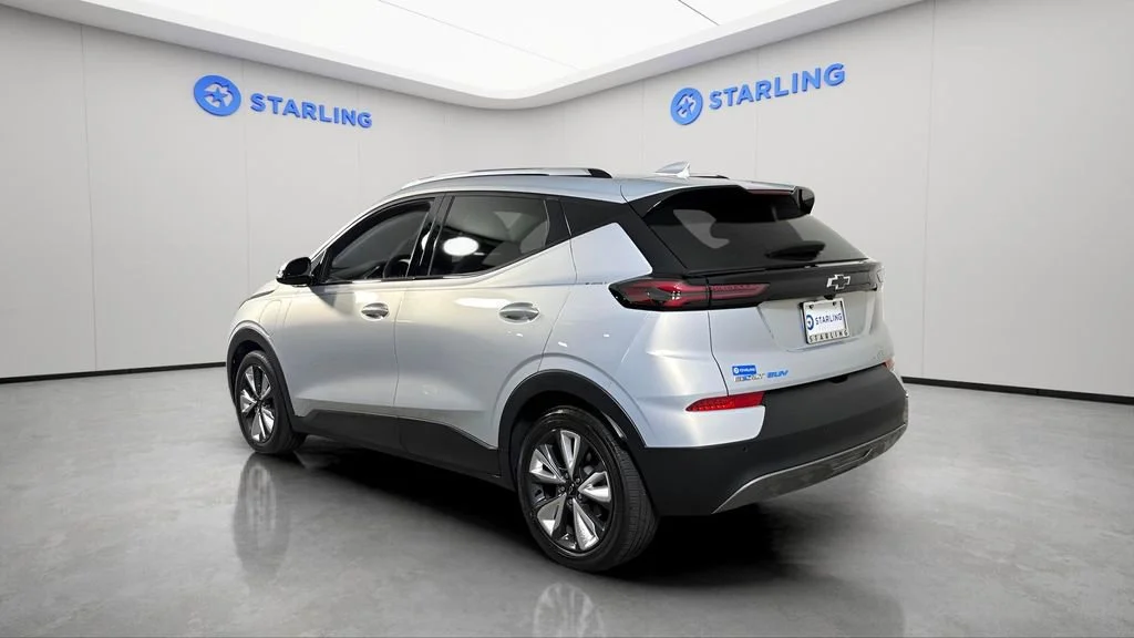 Used 2023 Silver Flare Metallic Chevrolet LT image 5