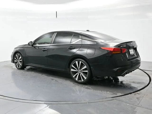 Used 2019 Super Black Nissan 2.5 SR image 5